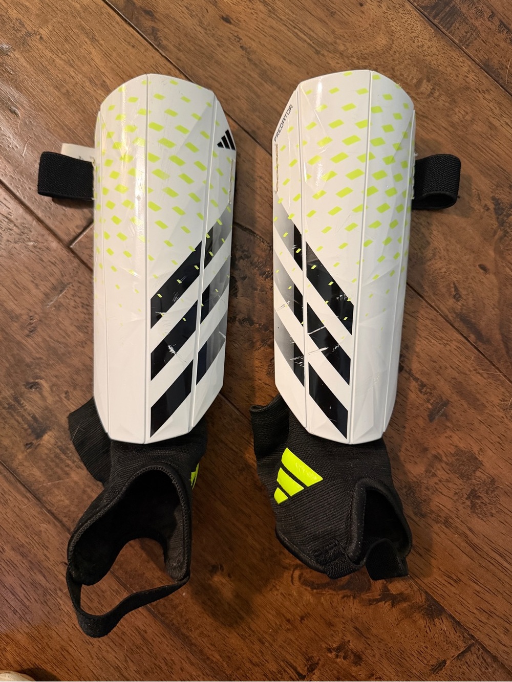 Adidas Predator youth shin guards